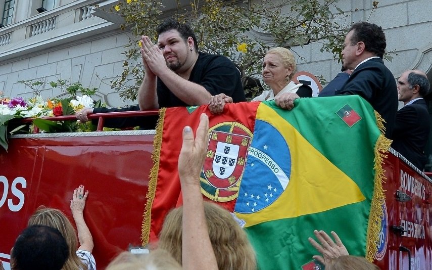 Roberto Leal As Imagens Do Cortejo F Nebre Que Fez Parar As Ruas De S O