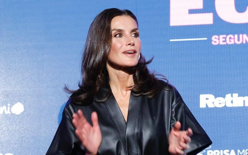 Rainha Letizia - ‘Recicla’ vestido preto de cabedal em evento sustentável