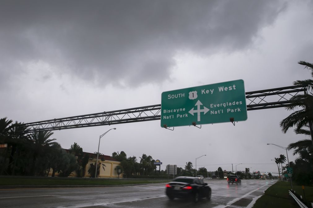 Furacão Irma toca o extremo sul da Florida