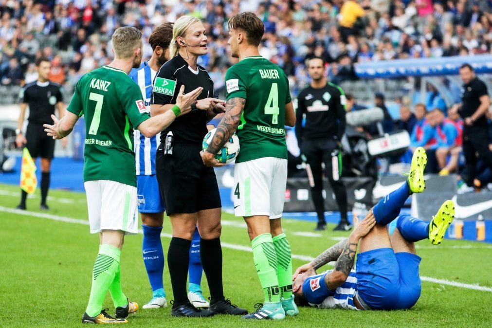 Bibiana Steinhaus é a primeira mulher a arbitrar nos principais campeonatos europeus