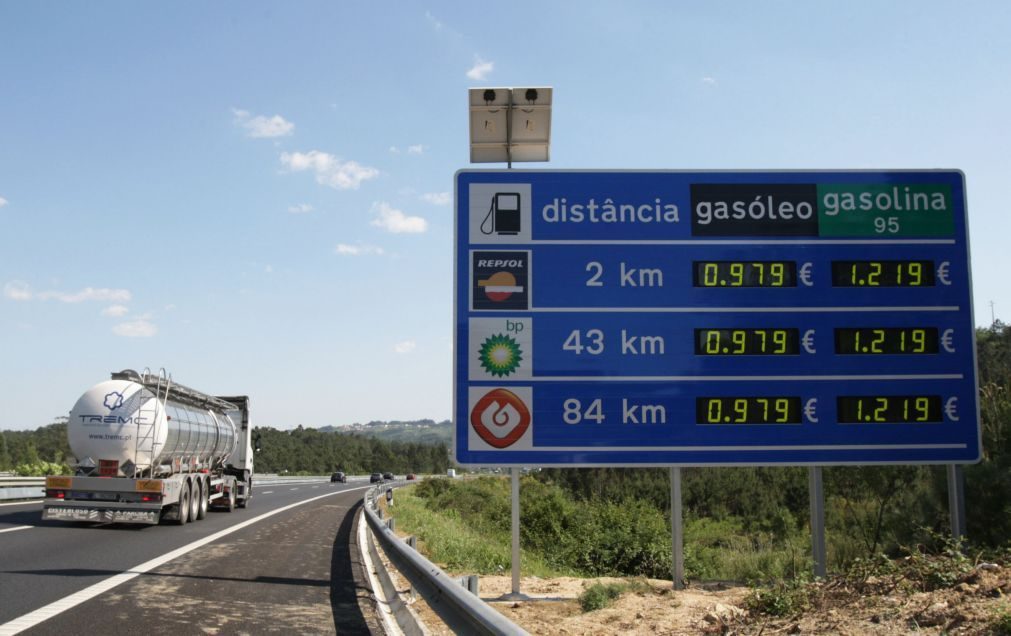 Fogo em Leiria obriga ao corte nos dois sentidos da A1