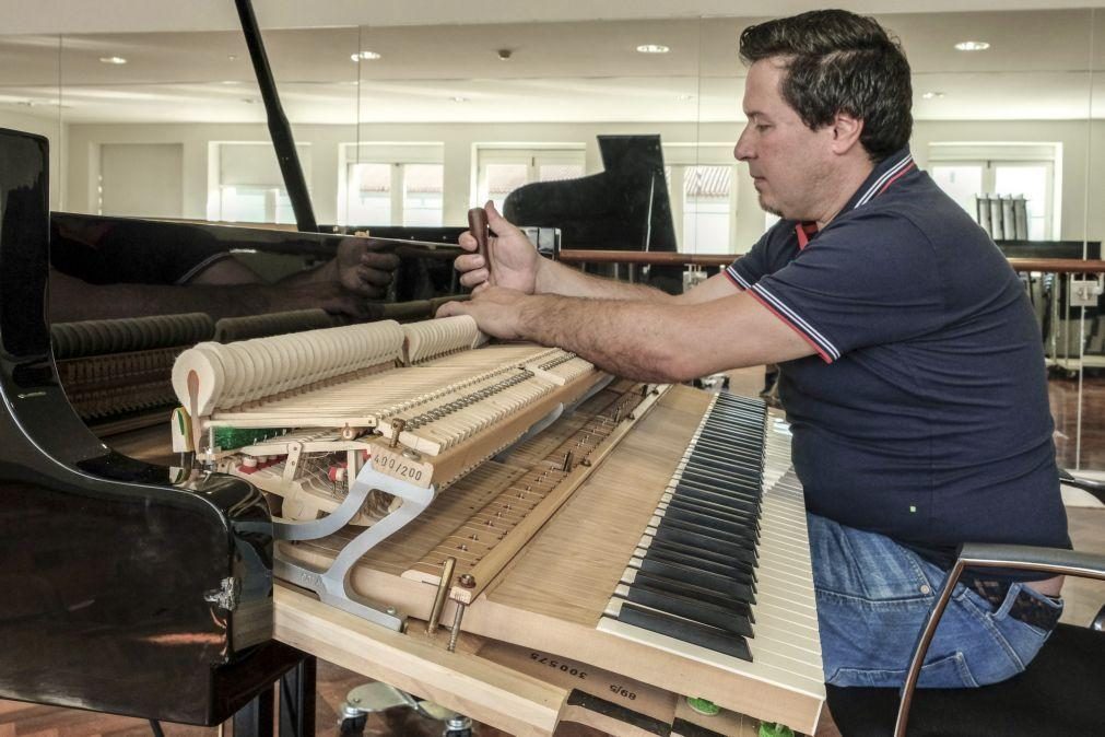 Único afinador de pianos dos Açores deixa região perante 