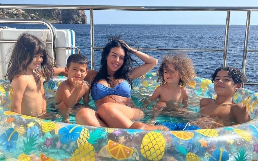 Georgina Rodriguez revela momento carinhoso das filhas: 