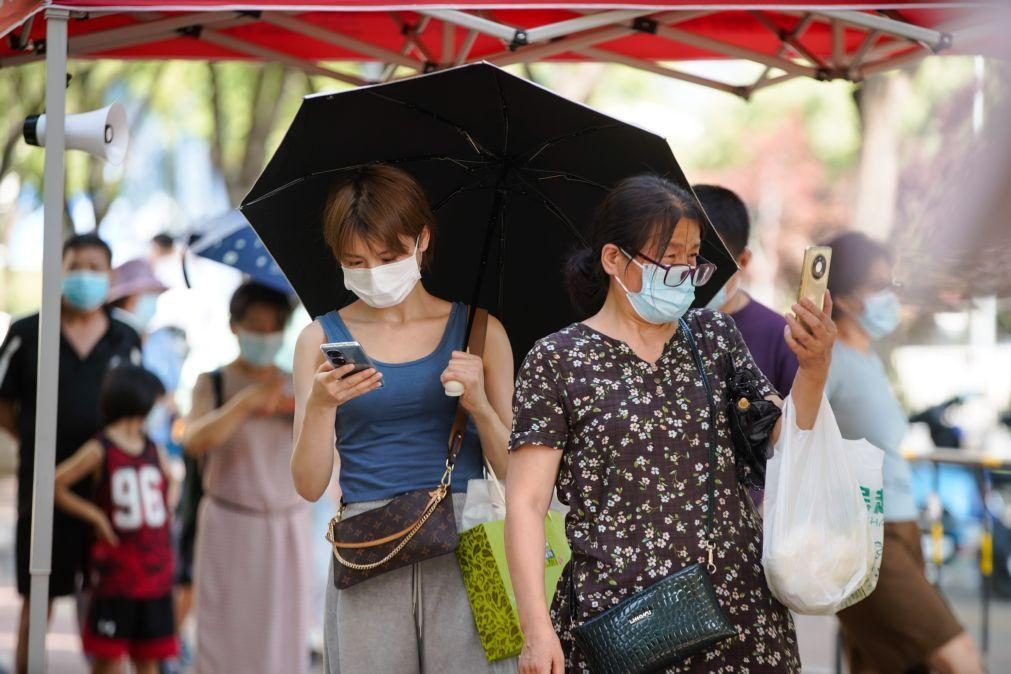 Mais de 80 mil turistas retidos em Hainan após deteção de casos de covid-19