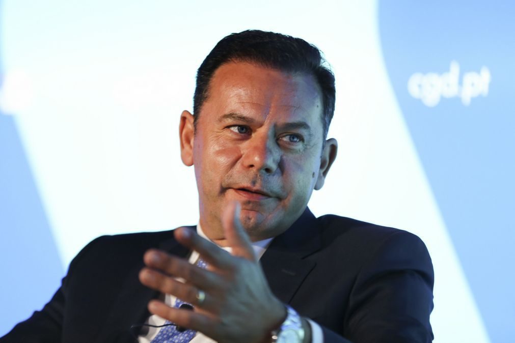 Montenegro acusa Governo de