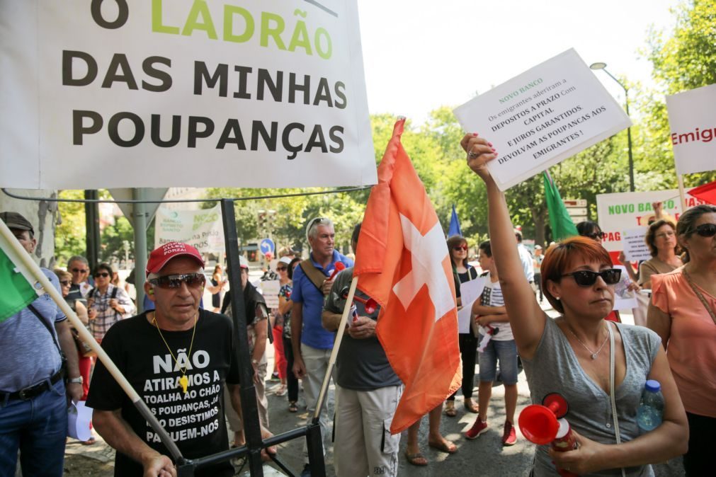 Lesados do papel comercial do BES protestam hoje em Gaia