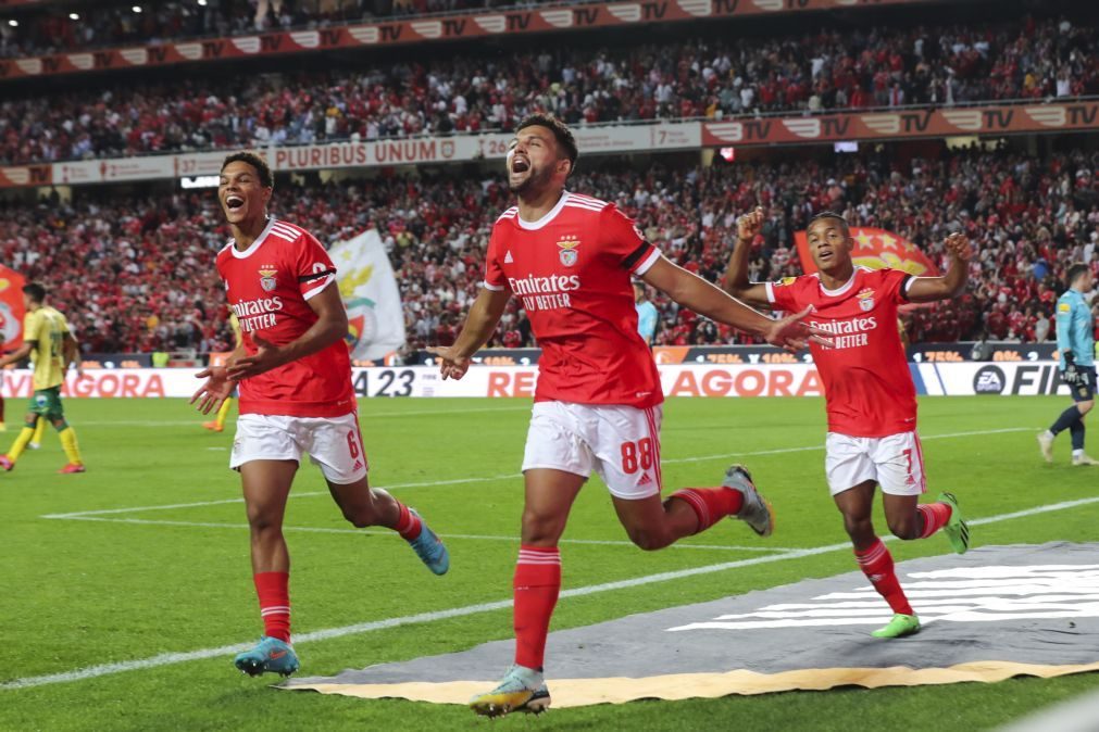 Benfica vence Paços de Ferreira e isola-se no topo da I Liga