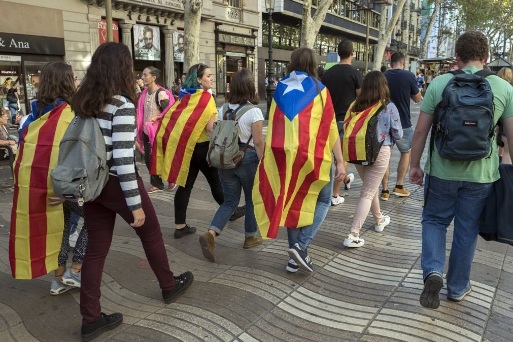 Guarda Civil no Centro de Telecomunicações para confirmar bloqueio informático na Catalunha