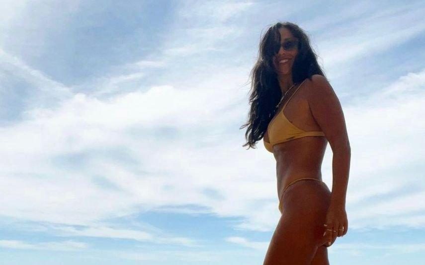 Rita Pereira mostra bumbum em biquíni e deixa desafio aos fãs [fotos]