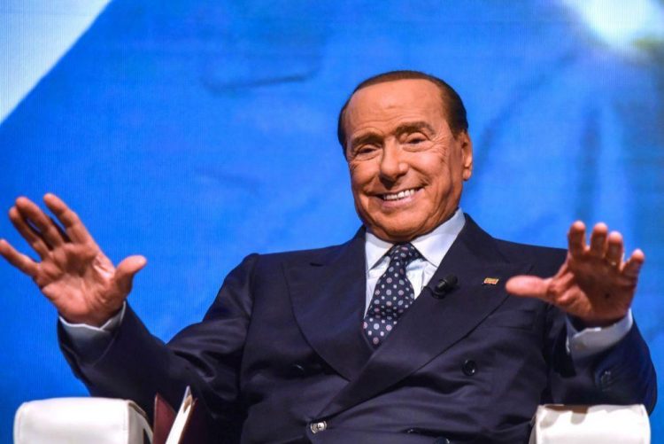 Silvio Berlusconi conseguiu lugar no Senado italiano