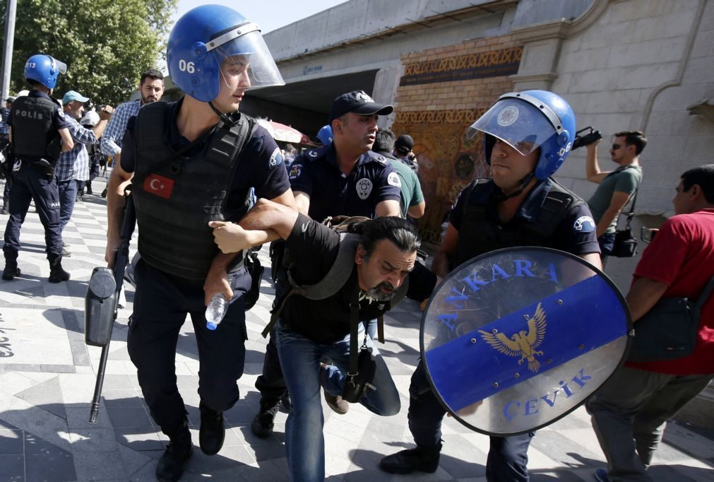 Ministério Público turco manda deter 133 funcionários por envolvimento em golpe de Estado