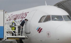 Eurowings cancela metade dos 500 voos previstos devido a greve de pilotos