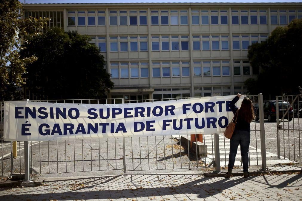 Docentes do ensino superior e investigadores vão fazer greve em 18 de novembro