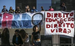 Detidos quatro ativistas climáticos que ocupavam Faculdade de Letras de Lisboa
