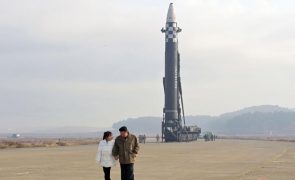 Kim Jong-un garante que usará bomba atómica como resposta a ataque nuclear