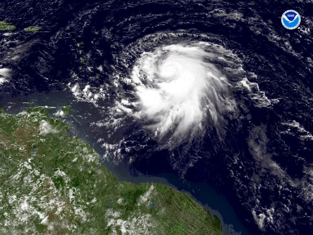 Tempestade tropical Ophelia subiu à categoria de furacão e aproxima-se de Portugal