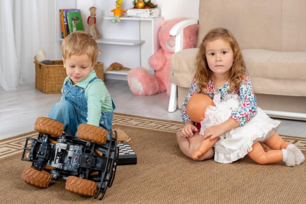 Brinquedos: Acabaram as bonecas para as meninas e os carros para os meninos