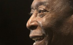 Morreu Pelé. Rei do futebol perde luta conta o cancro