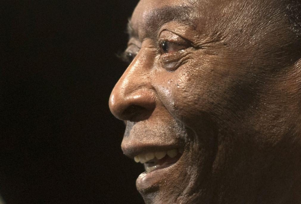 Morreu Pelé. Rei do futebol perde luta conta o cancro