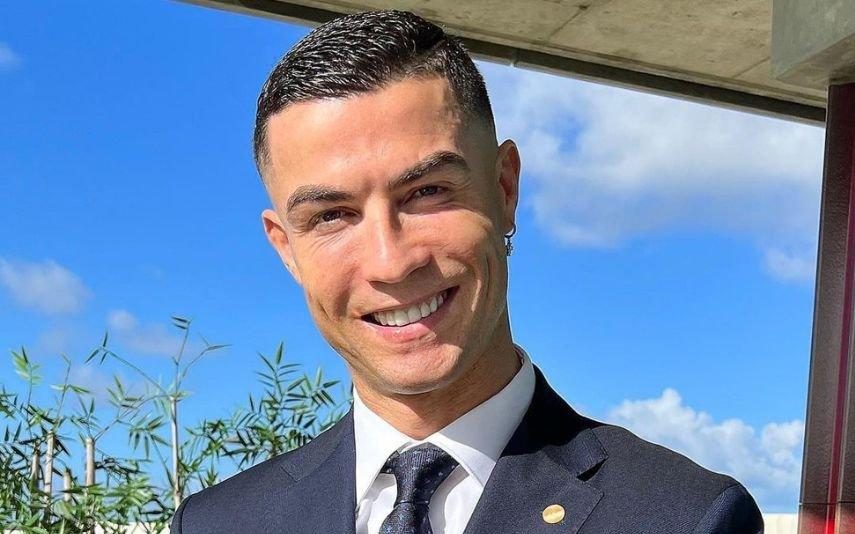 Carros de Cristiano Ronaldo já chegaram a Lisboa e provocam caos