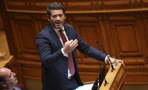 Ventura pede demissão de ministro João Gomes Cravinho após detenções na Defesa