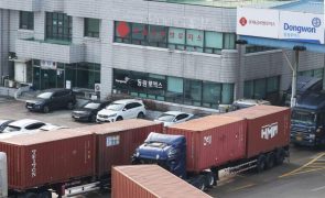 Camionistas sul-coreanos suspendem greve que durava há duas semanas