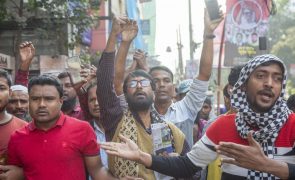 Centenas de milhares de apoiantes do Partido Nacionalista do Bangladesh em protesto