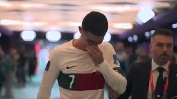 Cristiano Ronaldo deixa relvado em lágrimas após eliminação [vídeo]