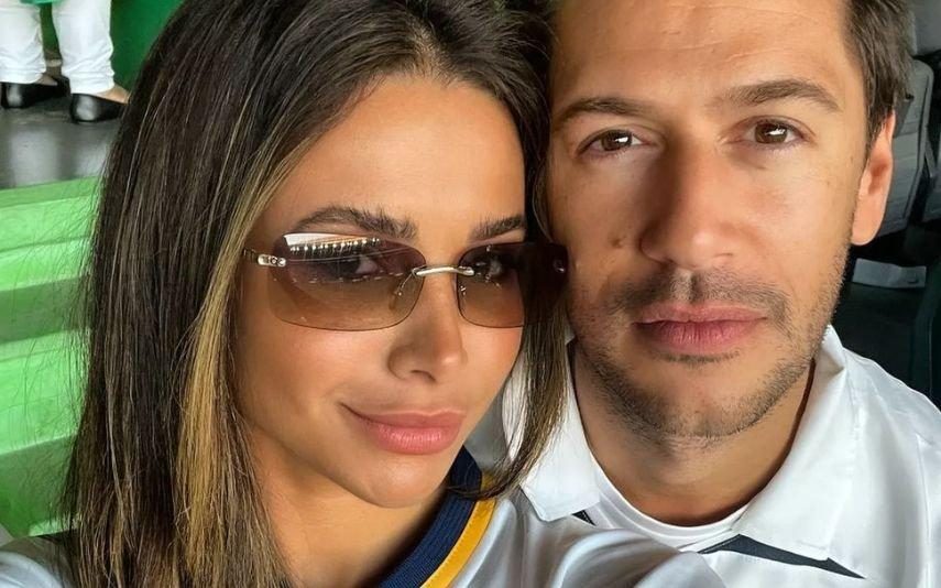 Bruna Gomes e Bernardo Sousa Presente ousado: Casal recebe dica de fãs e envolve posições sexuais