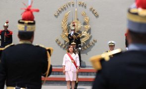 Presidente do Peru quer antecipar eleições gerais para abril de 2024