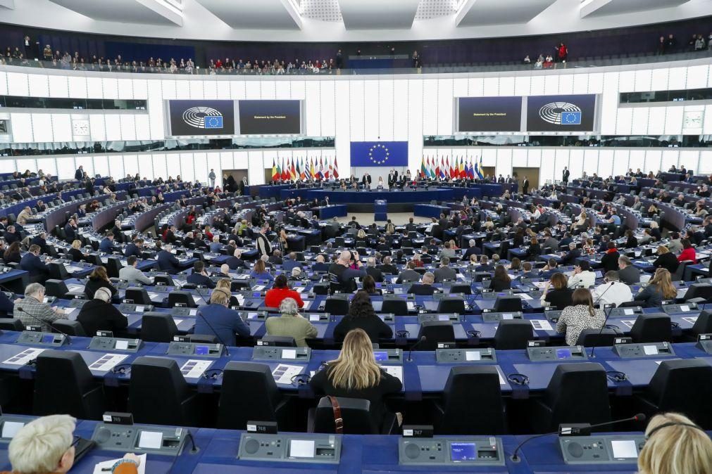 Parlamento Europeu retira vice-presidência a eurodeputada grega suspeita de corrupção
