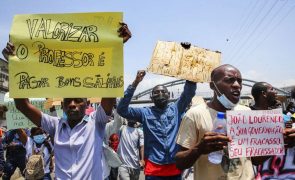 Professores angolanos terminam segunda fase da greve sem acordo com Ministério da Educação