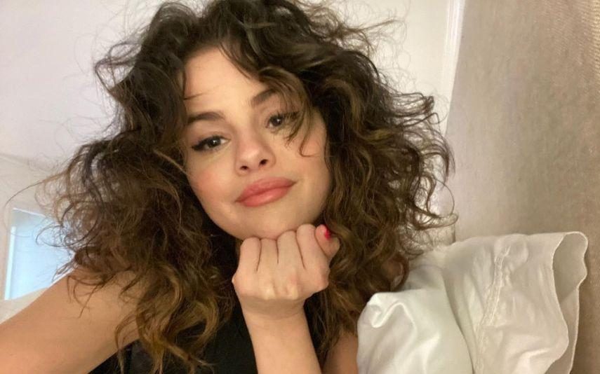 Selena Gomez - Relembra maior desastre de beleza que viveu