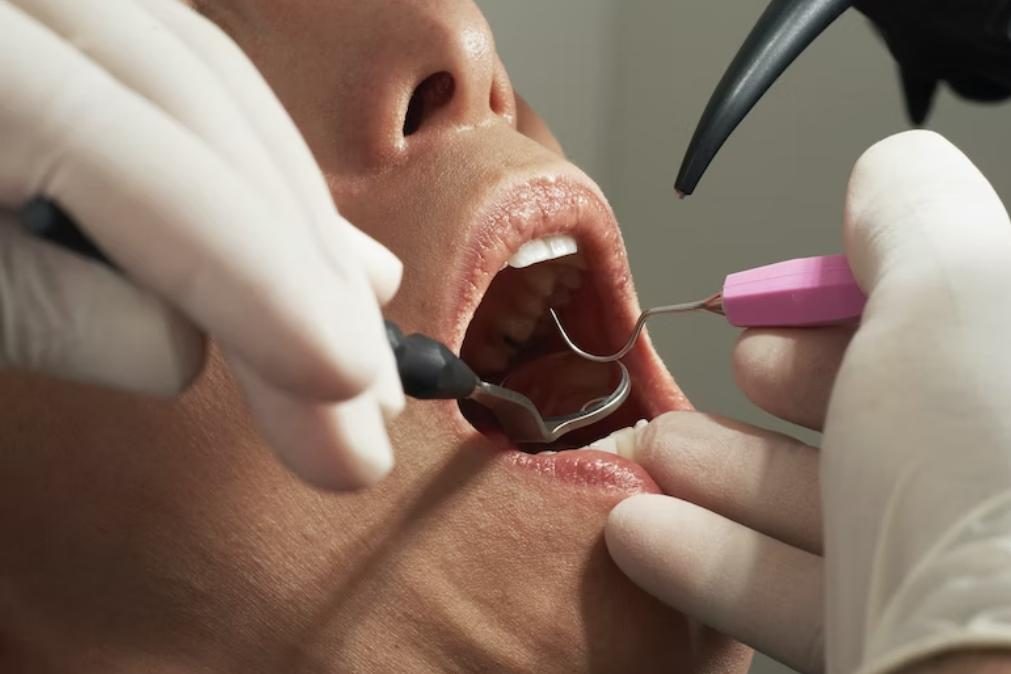 Dentista acusado de esfregar pénis em paciente menor