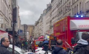 Tiroteio no centro de Paris faz dois mortos