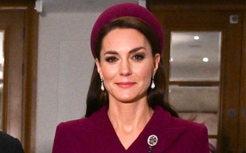 Kate Middleton deslumbra com conjunto de Natal de luxo