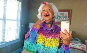 Helen Ruth van Winkle, a avó de 94 anos que se veste como adolescente