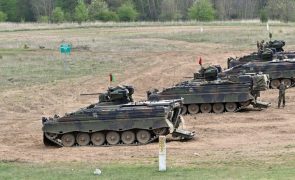 Alemanha anuncia envio de 40 veículos blindados para Kiev