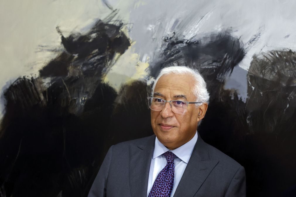 António Costa comunica a Zelensky que Portugal vai reforçar apoio humanitário