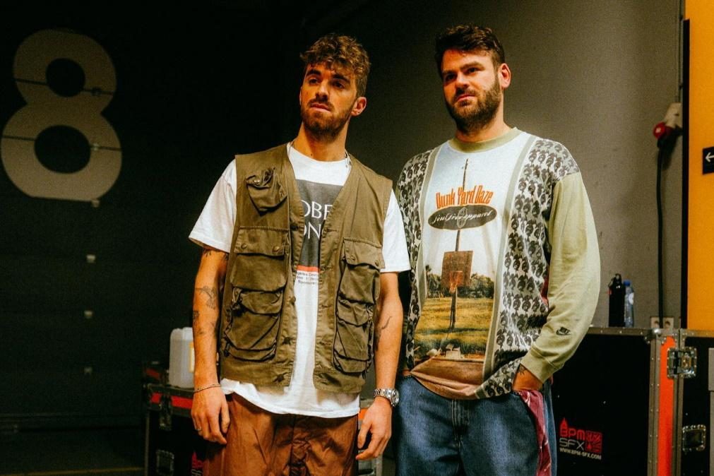 Alex Pall e Andrew Taggart, dos The Chainsmokers, assumem sexo a três com fãs em diversas ocasiões