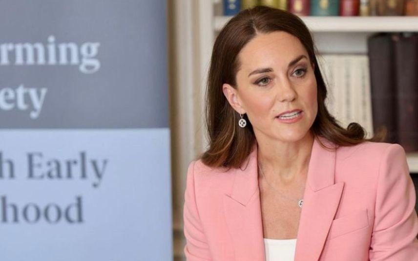 Primeira aparição de Kate Middleton neste ano deixa fãs preocupados