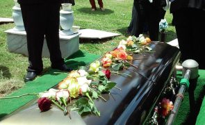 Espanhola publica em jornal antes de morrer lista das 15 pessoas que queria no seu funeral