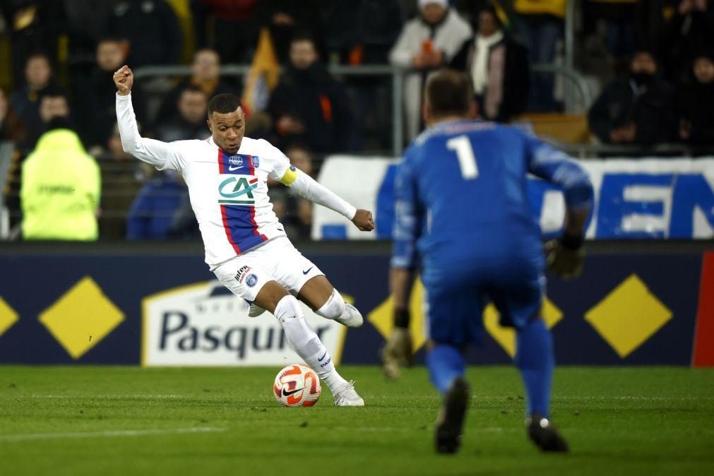 Mbappé faz cinco na goleada do PSG ao amador Pays de Cassel na Taça de França