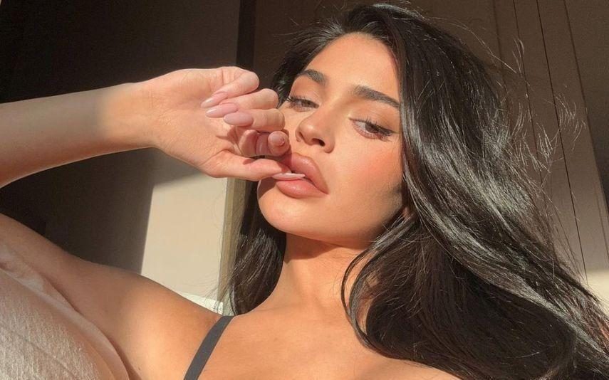 Kylie Jenner revela nome do segundo filho e mostra o rosto do bebé