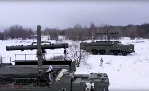Bielorrússia começa a operar sistema de mísseis Iskander