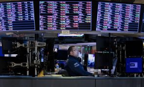 Wall Street negoceia mista no início da sessão