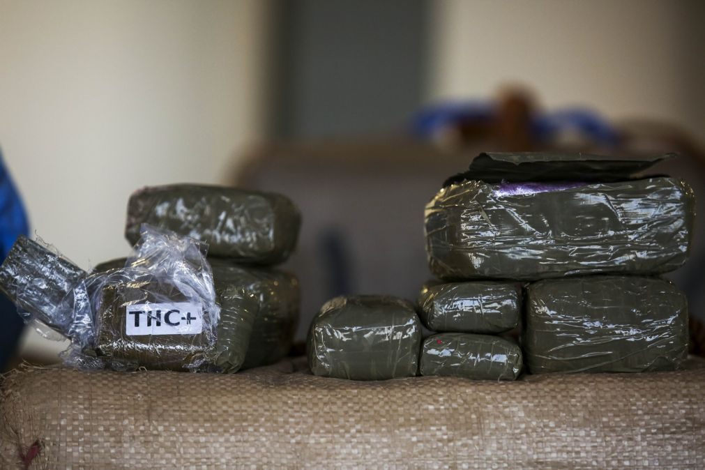 Português detido em apreensão de droga em navio com bandeira de Portugal em Espanha