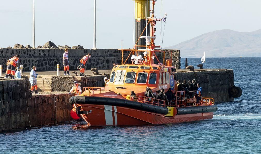 Barco com 58 migrantes resgatado em Lanzarote, duas pessoas encontradas mortas na Grécia