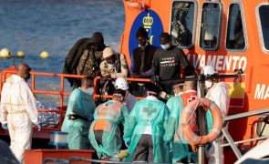 Cerca de 100 migrantes resgatados no mar da Gran Canária