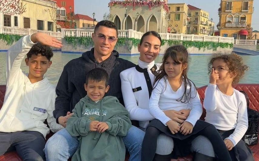 Cristiano Ronaldo Lar Doce Lar! CR7 e a família já se mudaram para a casa nova de Riade